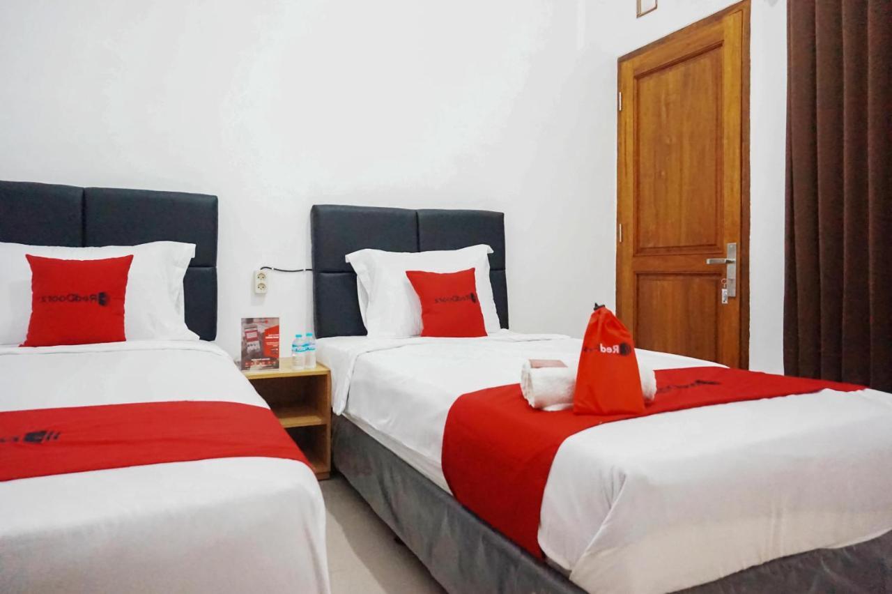 Готель Reddoorz @ Jalan Danau Limboto Маланг Екстер'єр фото
